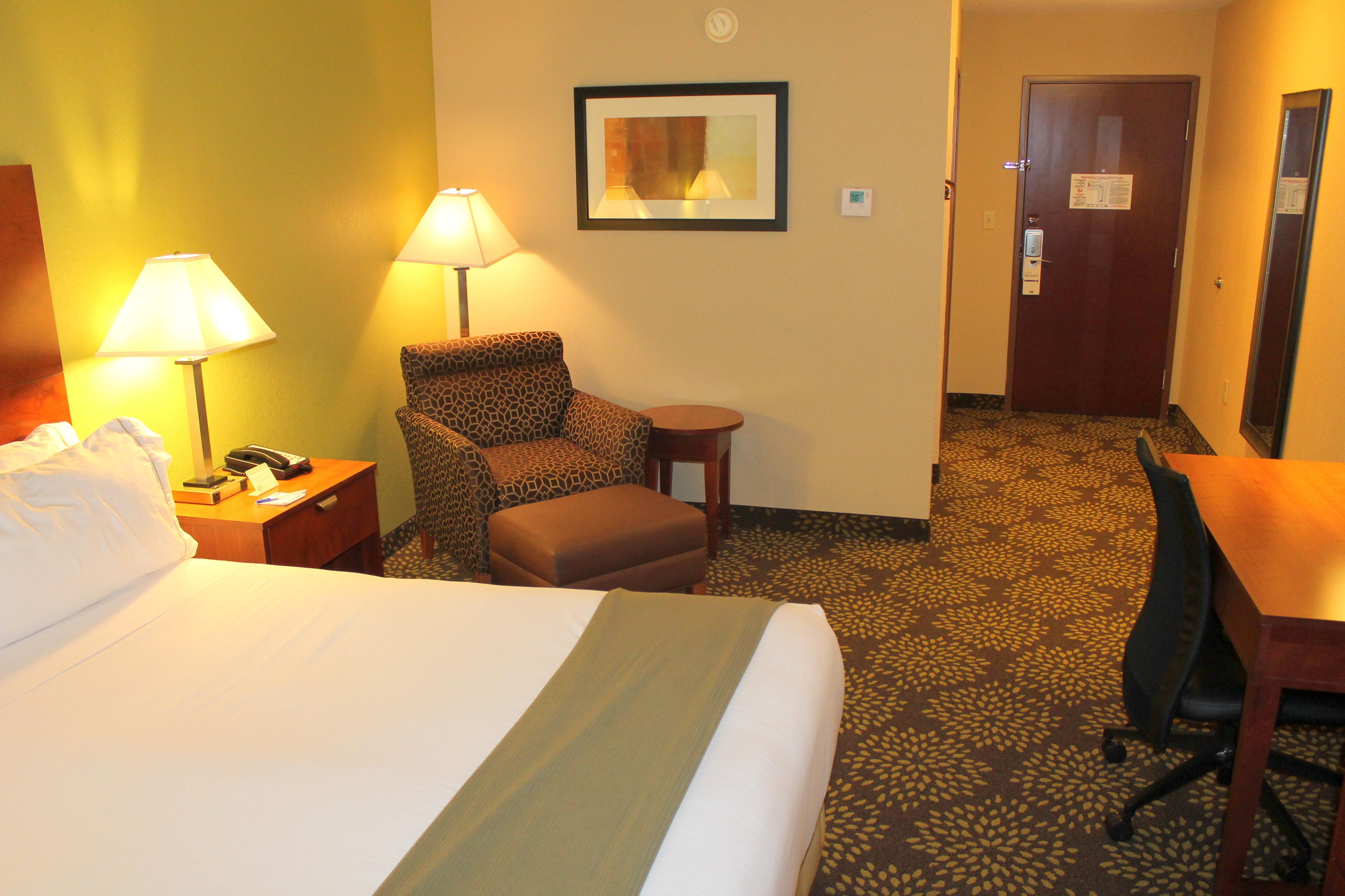 Holiday Inn Express Hotel & Suites Starkville, An Ihg Hotel Exterior photo