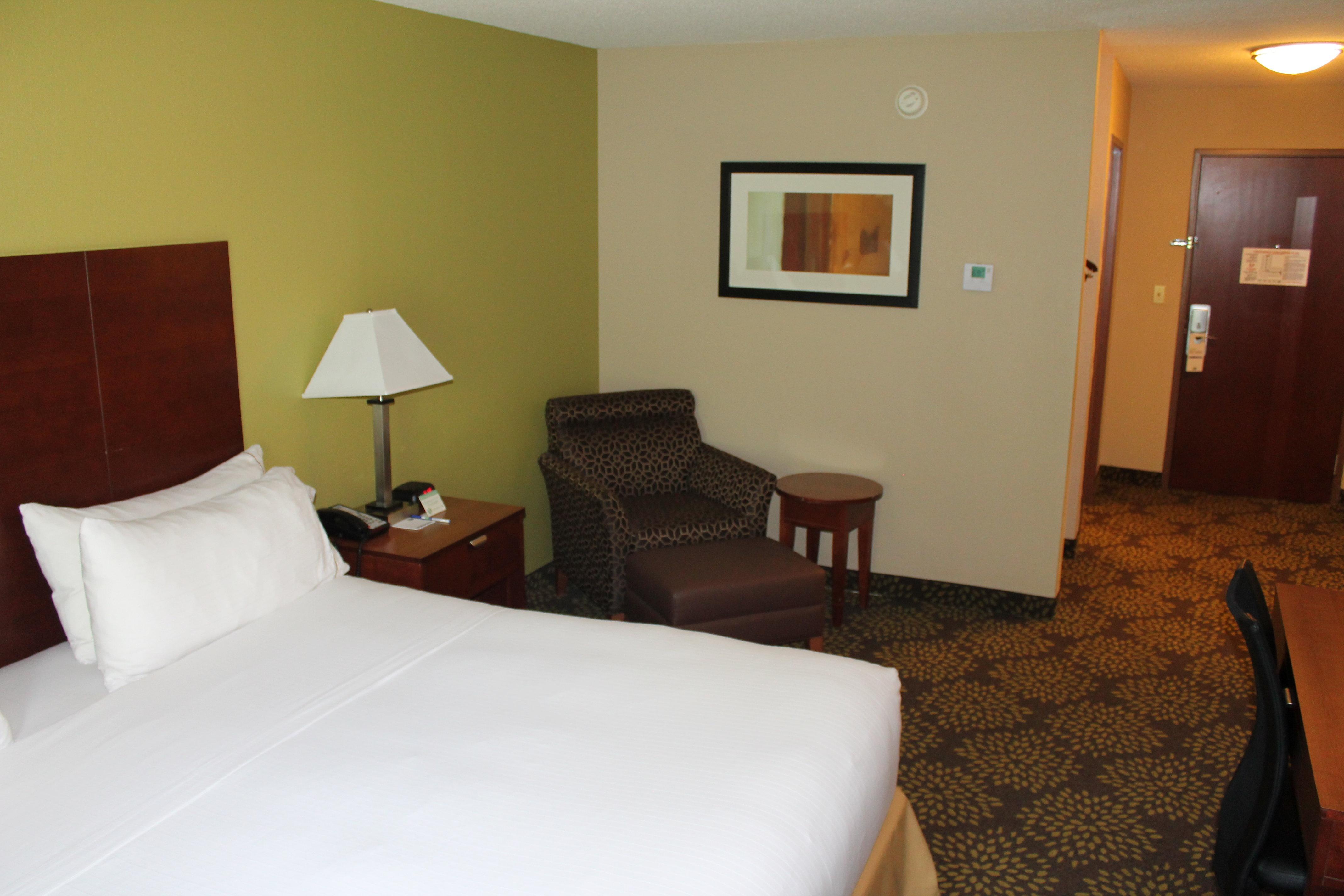 Holiday Inn Express Hotel & Suites Starkville, An Ihg Hotel Exterior photo