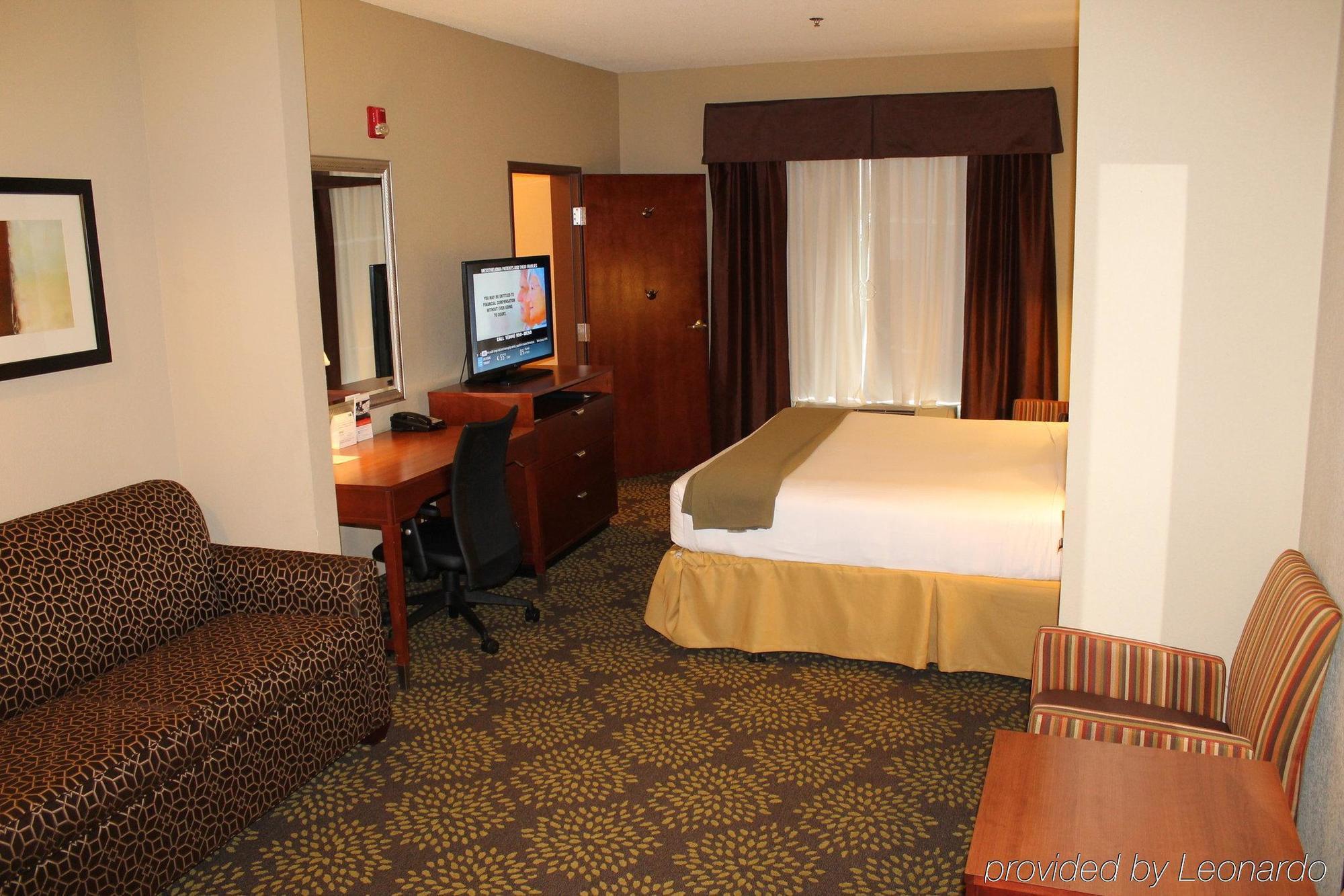 Holiday Inn Express Hotel & Suites Starkville, An Ihg Hotel Exterior photo