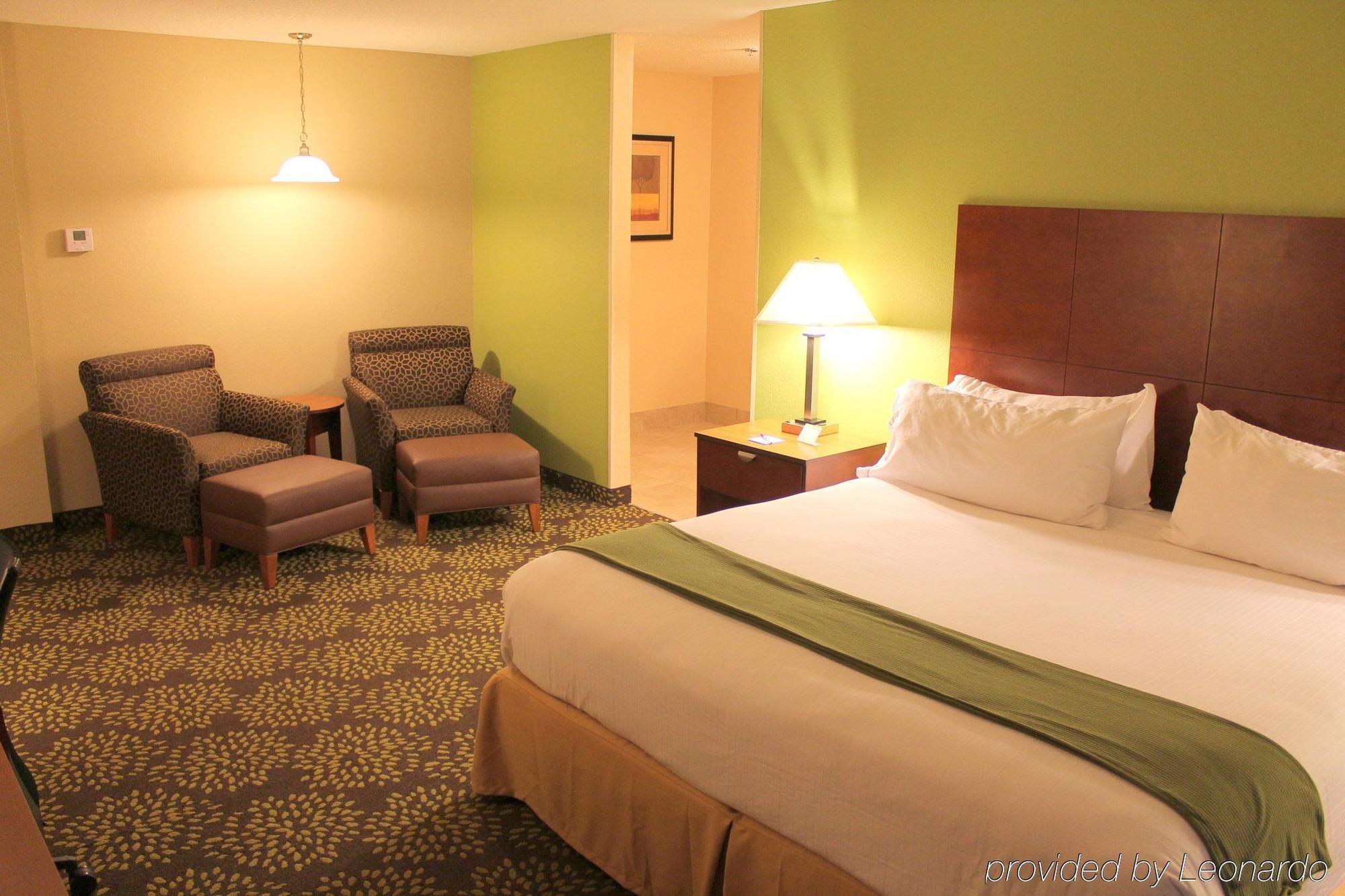 Holiday Inn Express Hotel & Suites Starkville, An Ihg Hotel Exterior photo